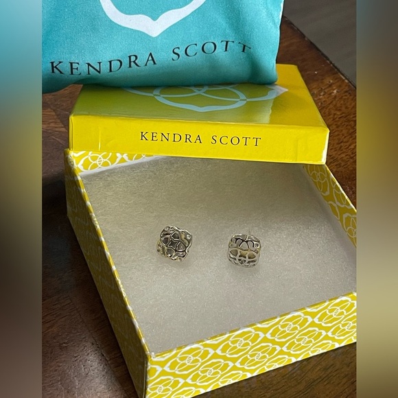 KENDRA SCOTT TIMA SILVER STUD EARRINGS New In Box - Picture 1 of 4